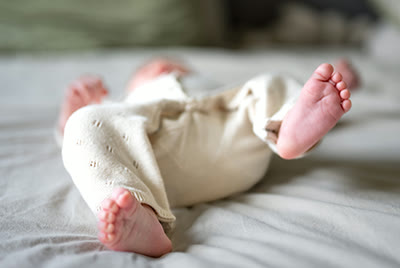 Newbornshoot — pasgeboren baby
